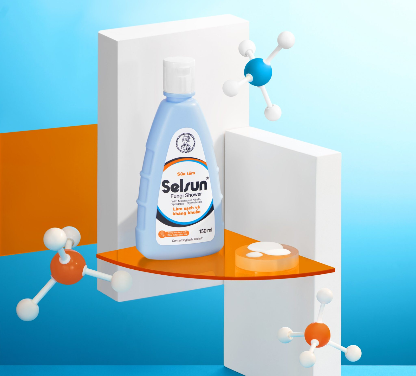 Selsun Fungi Shower với công dụng làm sạch sâu và kháng nấm cho da cơ thể.